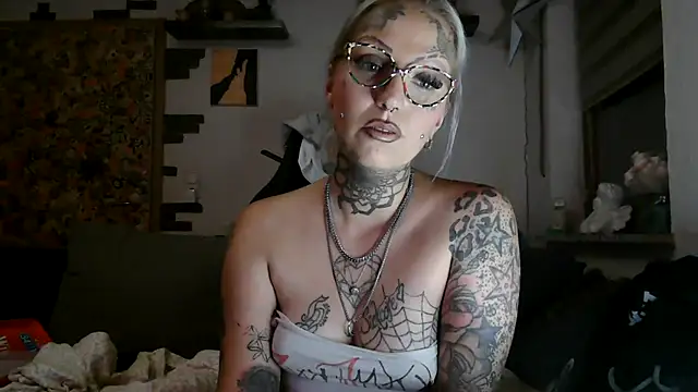 RoxxyInk webcam