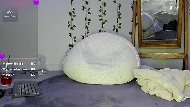 Peaches_N_Kreme webcam