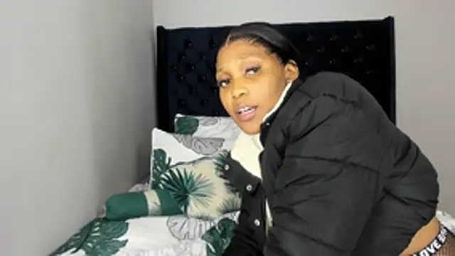 ConnieSmall24 webcam