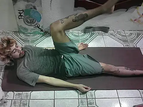 AntonBoyToy live cam on StripChat