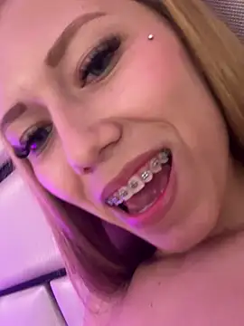 DeboraGrayy webcam