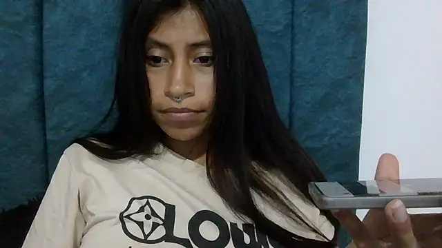 Pocahontas_Honey webcam