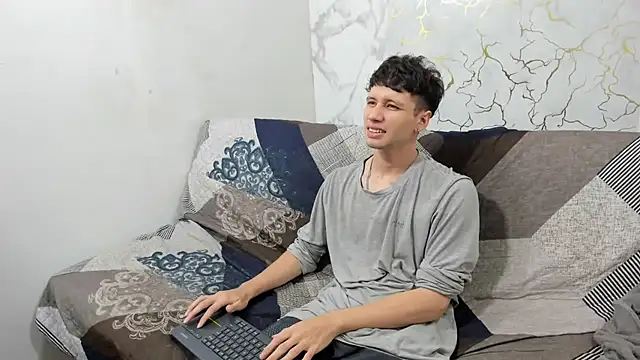 DANIEL_Hot777 live cam on StripChat