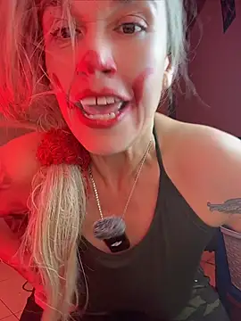 MARILYNKOVANOVA webcam