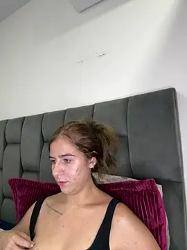 AllieYourGirl live cam on StripChat