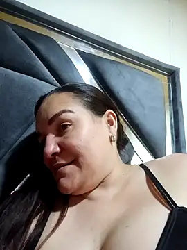 Zuleyka_47 live cam on StripChat
