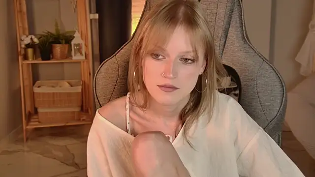KiraMontoya webcam