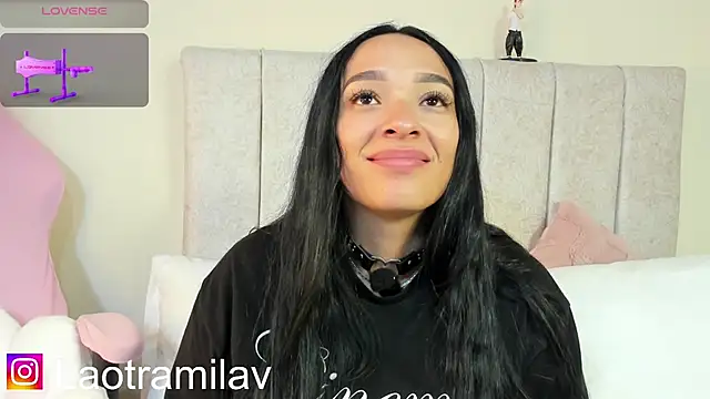 MilaVelour webcam