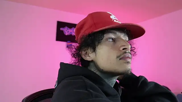 trieone live cam