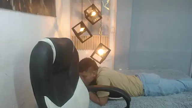 DominantBoy4 live sex cam