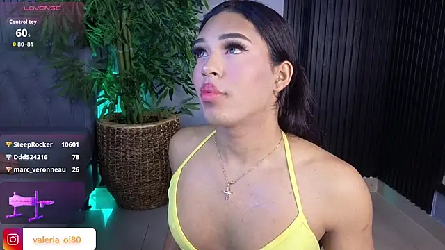 Hot_ladyy live cam on StripChat