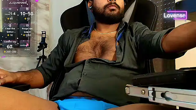 SilverShade3 live cam on Stripchat