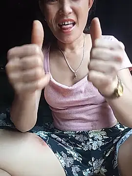 Heryy_xx live cam on StripChat