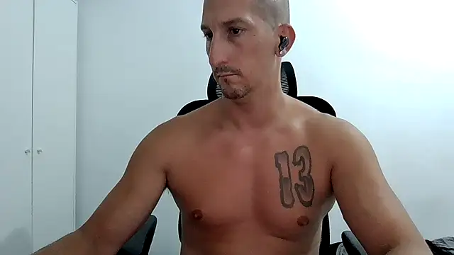 Daniiiel13 webcam