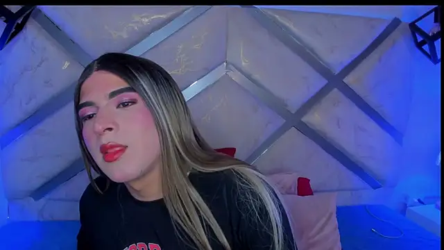 cami_rouxx's room