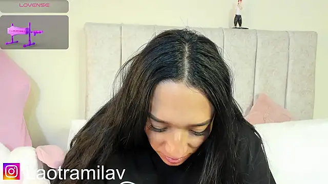 MilaVelour webcam
