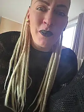 PinkTheHawk webcam