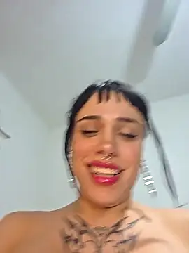 sweetfior (F young) - Suck dildo hard