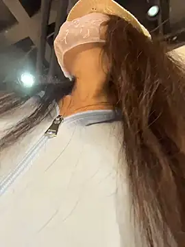 xiaoxiaocheng678 (F milf) - 勾引路人小哥哥摸胸！