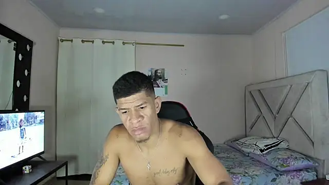Toptony22 live cam on StripChat