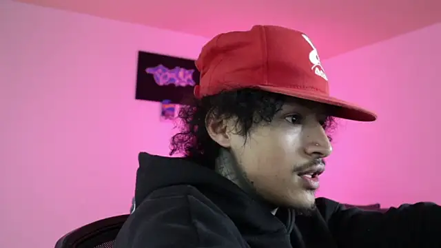 trieone live cam