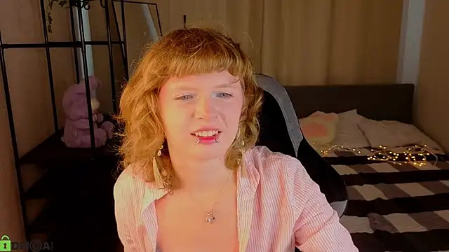 VioletDesiree live cam on StripChat