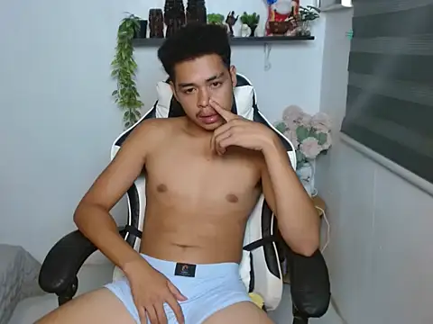 curlyasian_njxx webcam
