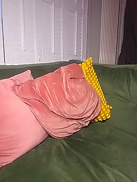 LovelyLucinda live cam on StripChat