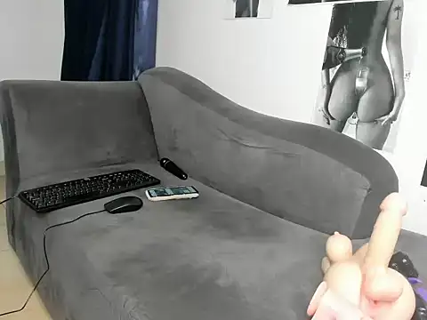 tinydolll live webcam