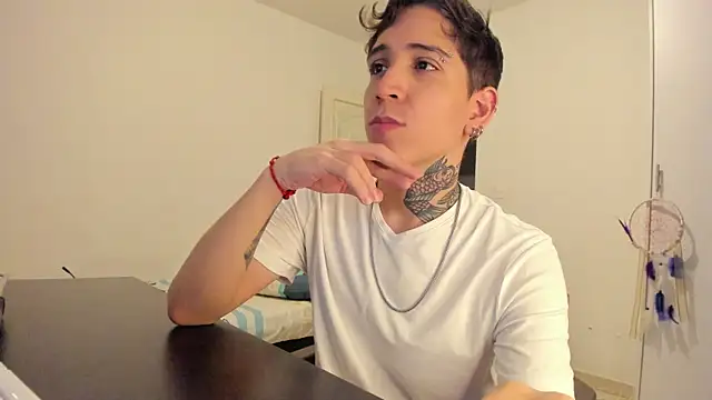 Michael_v77 live cam on StripChat