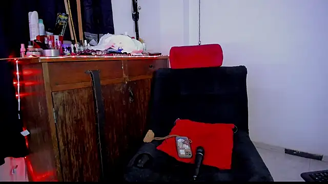 Liltildeman_moon webcam