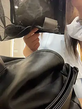 xiaoxiaocheng678 (F milf) - 勾引路人小哥哥摸胸！