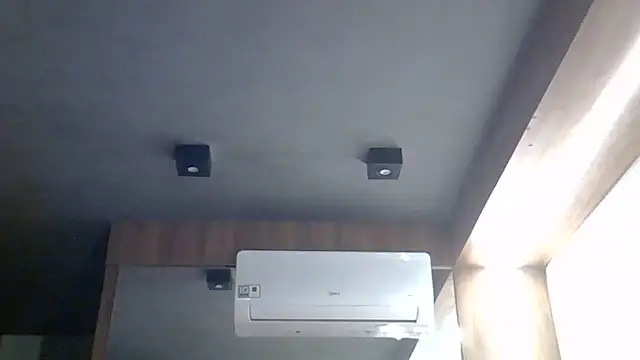 SkinnyKitten live webcam show