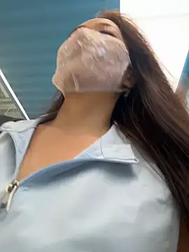 xiaoxiaocheng678 (F milf) - 勾引路人小哥哥摸胸！