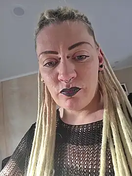 PinkTheHawk webcam