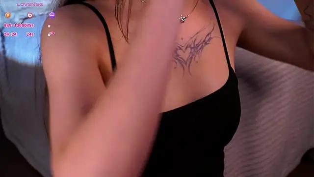 ClarineCasebolt webcam