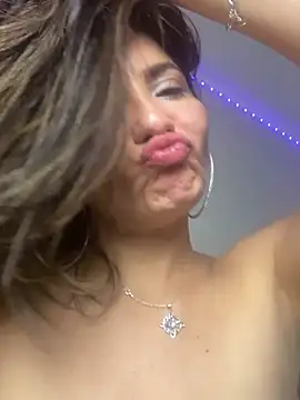 AlejandritaMilano live cam on StripChat