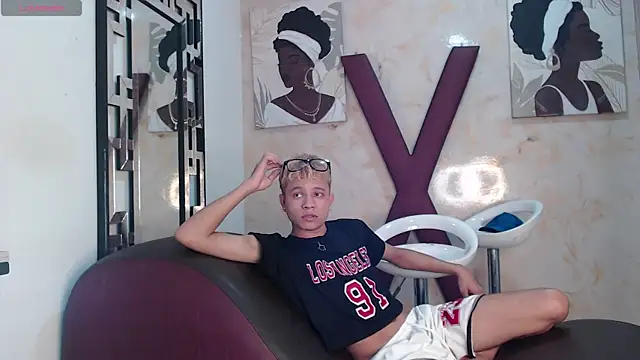 PRETTY_FEM webcam