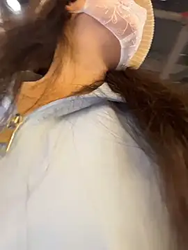 xiaoxiaocheng678 (F milf) - 勾引路人小哥哥摸胸！