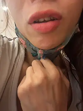 kiss_loo live cam on StripChat