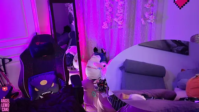 Angel-Lewd-Cake webcam