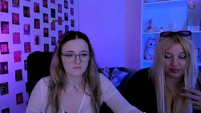 luna_berryy webcam