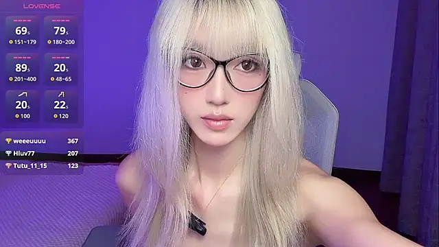 Luyann- live cam on StripChat