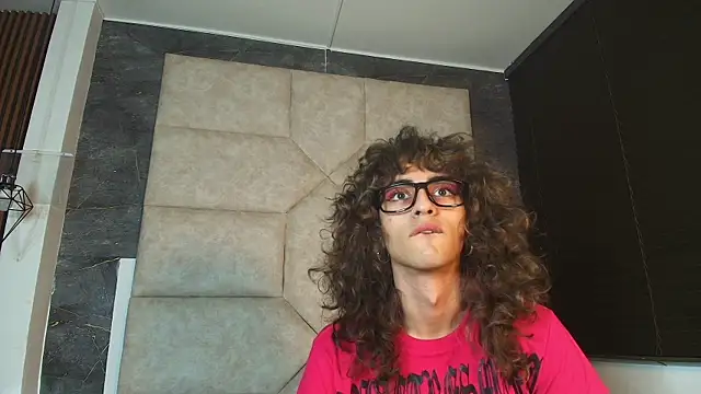 Divine_____ webcam