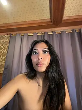 hugecock_tamira webcam
