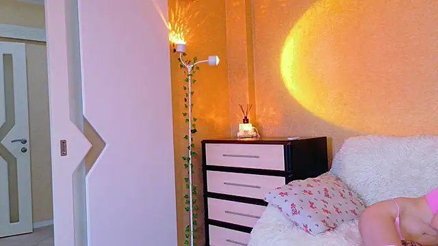 sweeetmia - SweeetMia's free webcam - UK Sex Cams
