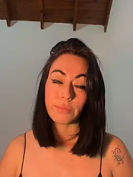 BrattyYanii webcam
