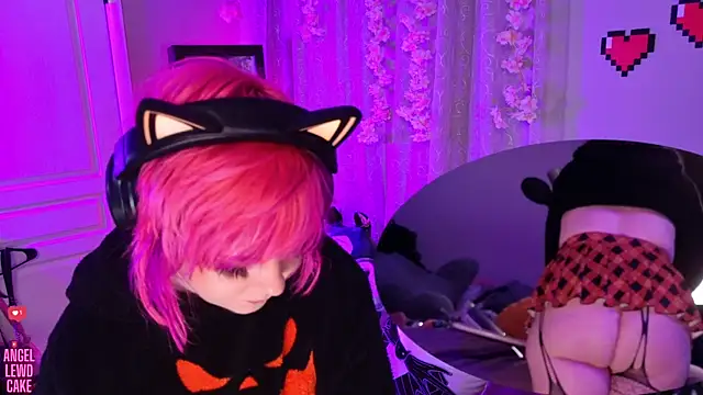 Angel-Lewd-Cake webcam