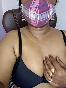 MISS-LOVEV live cam on StripChat