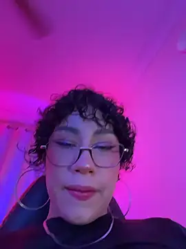 ZahaRoseee live cam on StripChat